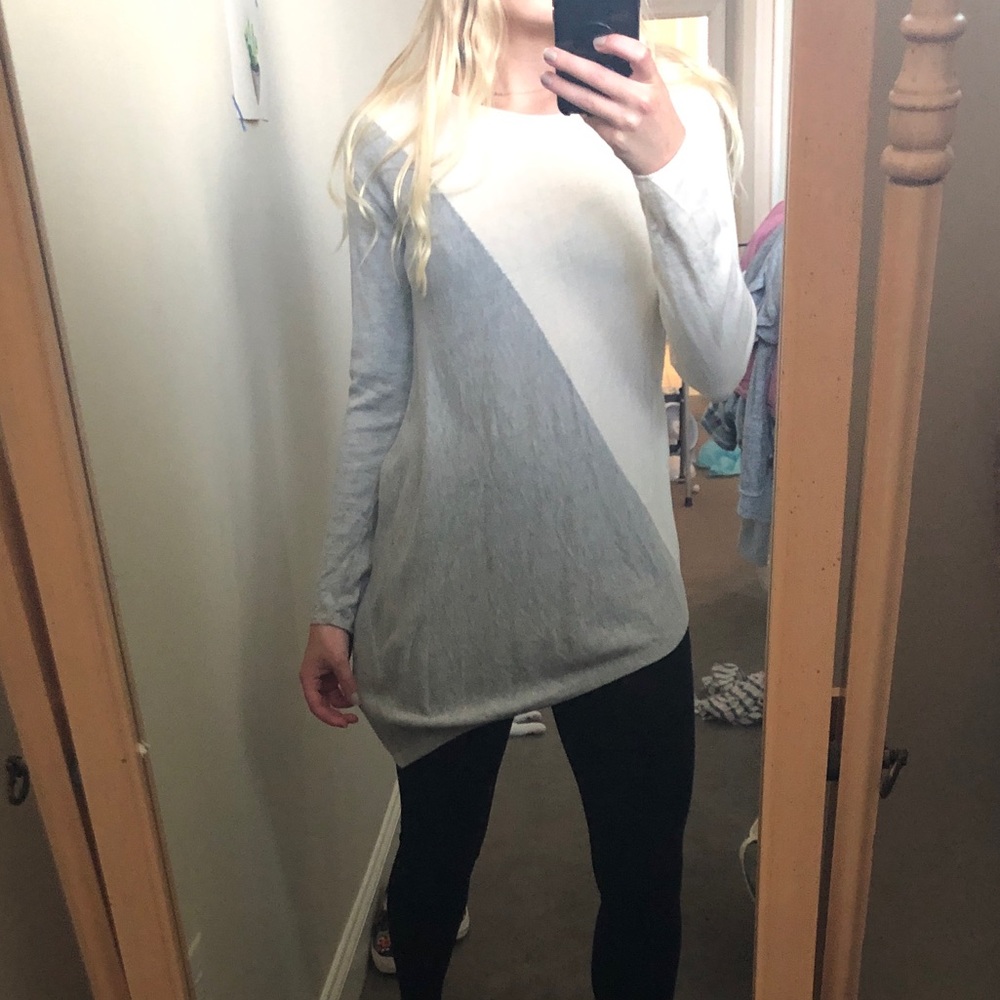 The Limited Asymmetrical hem sweater - Picture 3 of 5